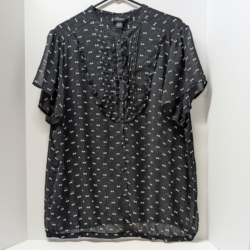 Torrid Bow Print Ruffle Front Blouse in Black & White